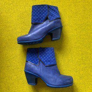 John Fluevog "Esperanza" Faux Foldover blue leather/suede boot. Size 10.